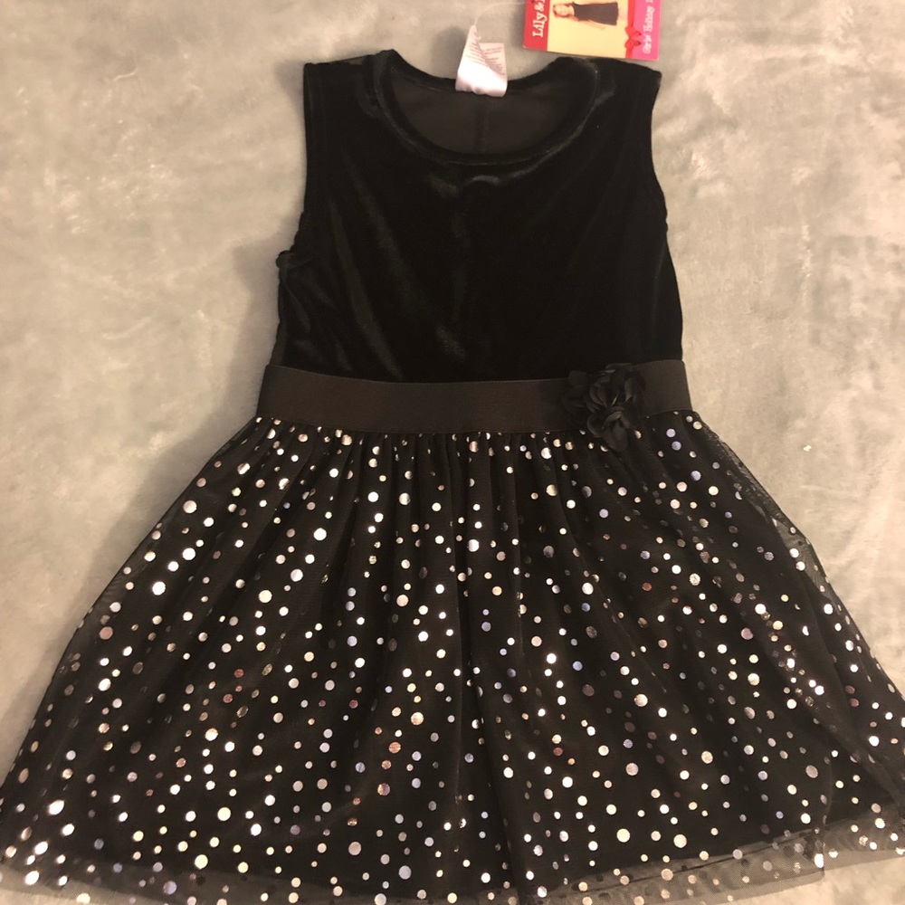 🎈 2/$12 Girl’s Silver & Black Holiday Dress NWT